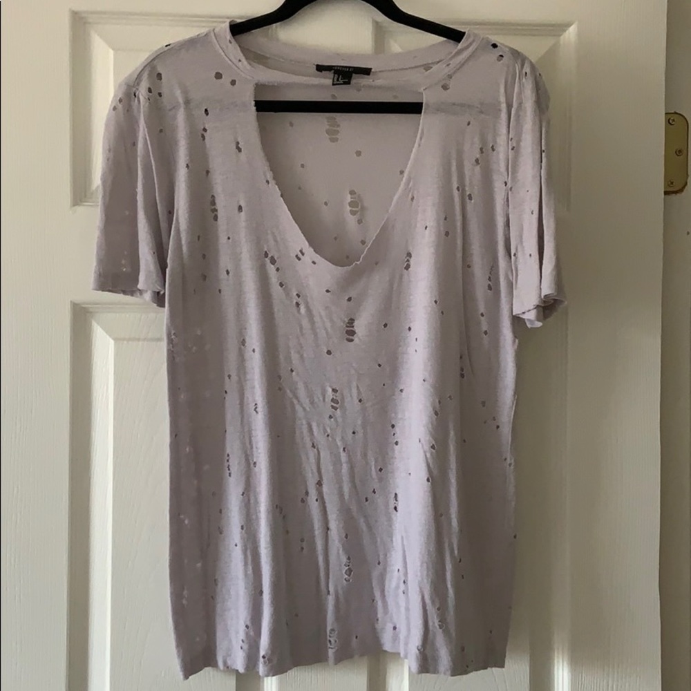 Key Hole Distresses T-shirt